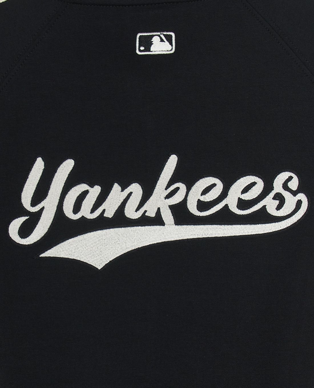 MLB - Áo sweatshirt nữ cổ bẻ tay dài Varsity Sporty Cursive - Ảnh 7