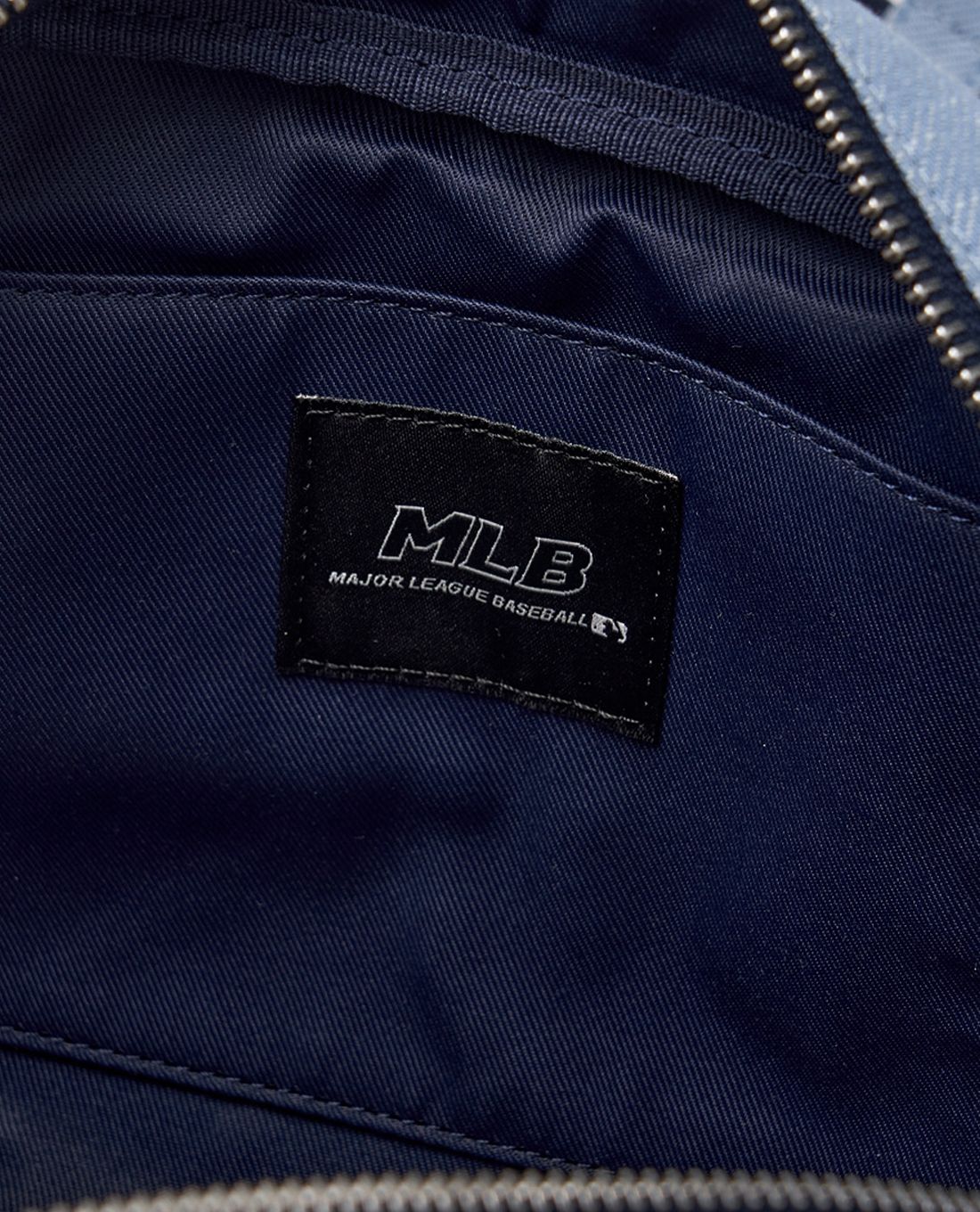 MLB - Túi đeo vai nữ Denim Varsity Cursive - Ảnh 6