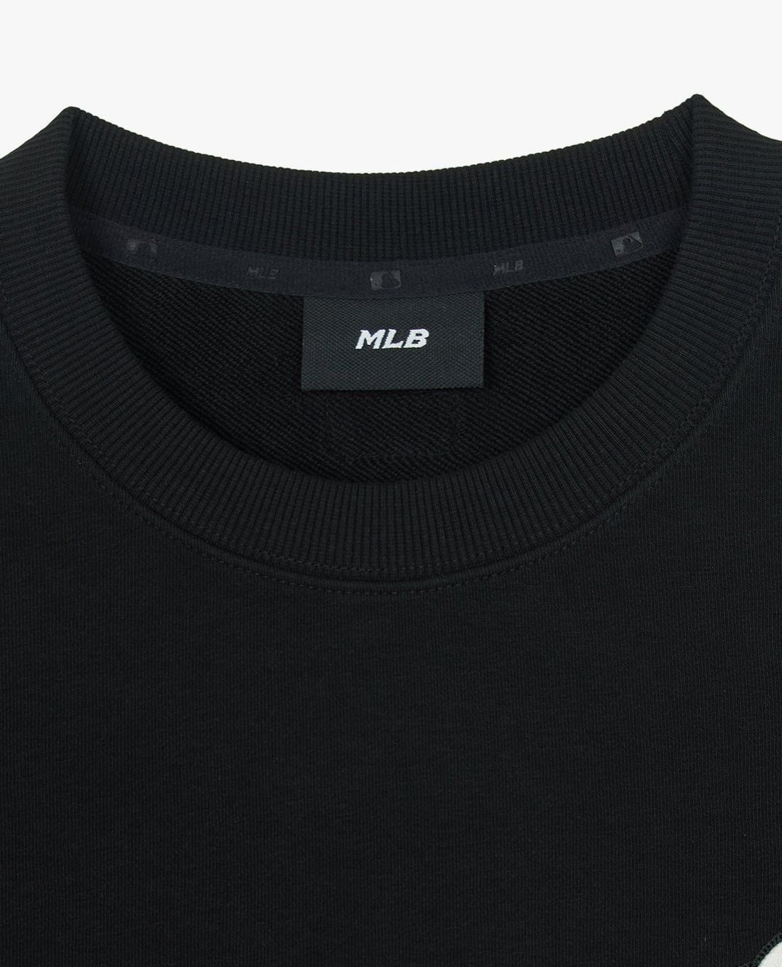 MLB - Áo sweatshirt unisex cổ tròn tay dài New Year Horse - Ảnh 3