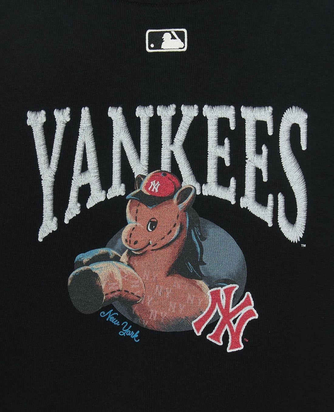 MLB - Áo sweatshirt unisex cổ tròn tay dài New Year Horse - Ảnh 6